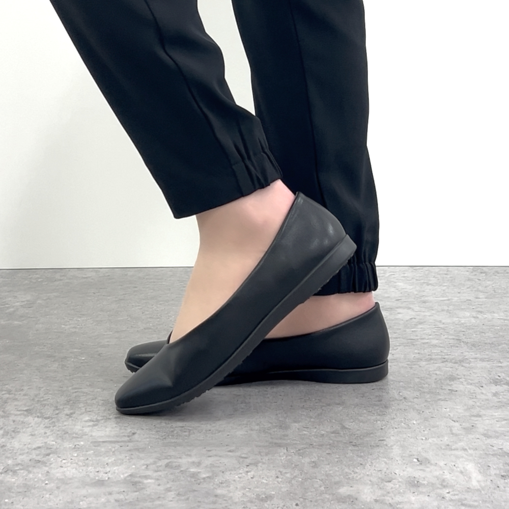 フォーマルにも合うプレーンパンプス