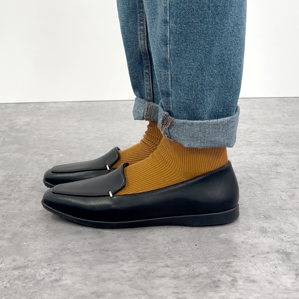 さり気ないゴールドが上品ビットローファー