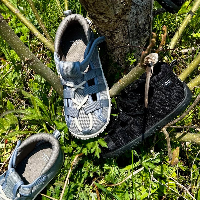 キッズ ベビー サンダル 女の子 男の子 水陸両用 脱げない つま先あり 水遊び 軽量 子ども靴 ウォーターシューズ 黒 スポーツサンダル グルカサンダル Parade 56302