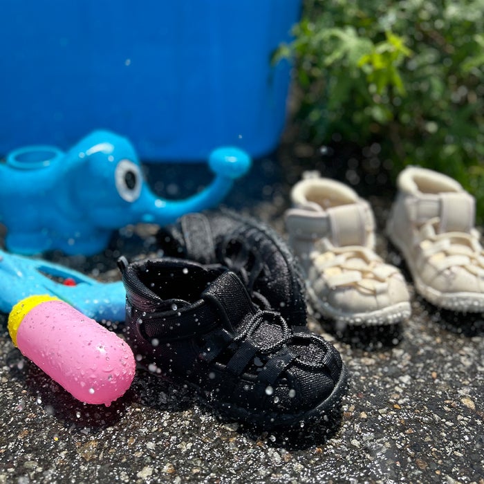 キッズ ベビー サンダル 女の子 男の子 水陸両用 脱げない つま先あり 水遊び 軽量 子ども靴 ウォーターシューズ 黒 スポーツサンダル グルカサンダル Parade 56302