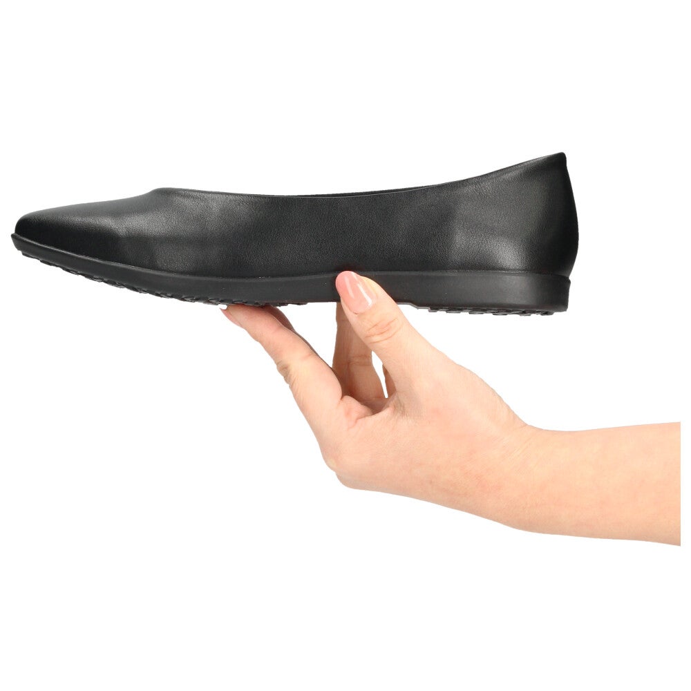 驚きの軽さ 約110g。リンゴ1/2個分より軽い履き心地