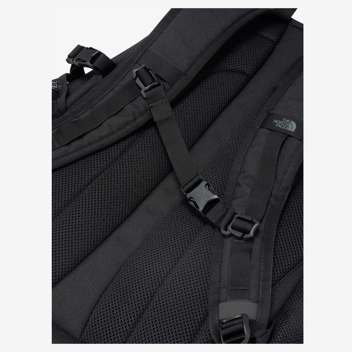 ノースフェイス リュック バック リープ30 32L THE NORTH FACE 62610 LEAP30 ブラック 黒 ホワイト レッド グレー