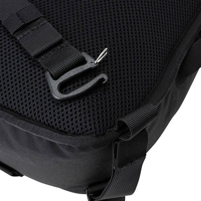 ノースフェイス ショルダーバッグ リープスリング THE NORTH FACE NM72600 LEAP SLING 7L スリングバッグ ボディバッグ ワンショルダー ブラック 黒 ホワイト レッド