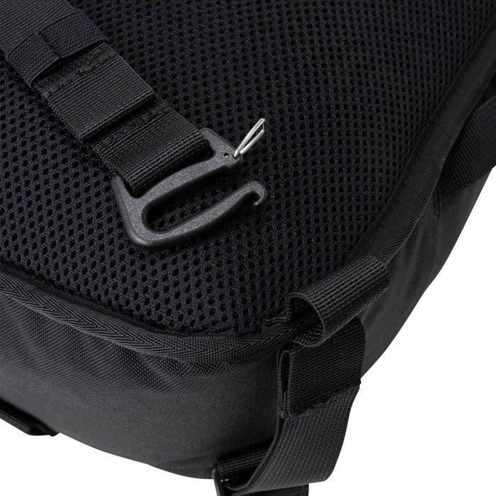 ノースフェイス ショルダーバッグ リープスリング THE NORTH FACE NM72600 LEAP SLING 7L スリングバッグ ボディバッグ ワンショルダー ブラック 黒 ホワイト レッド グレー