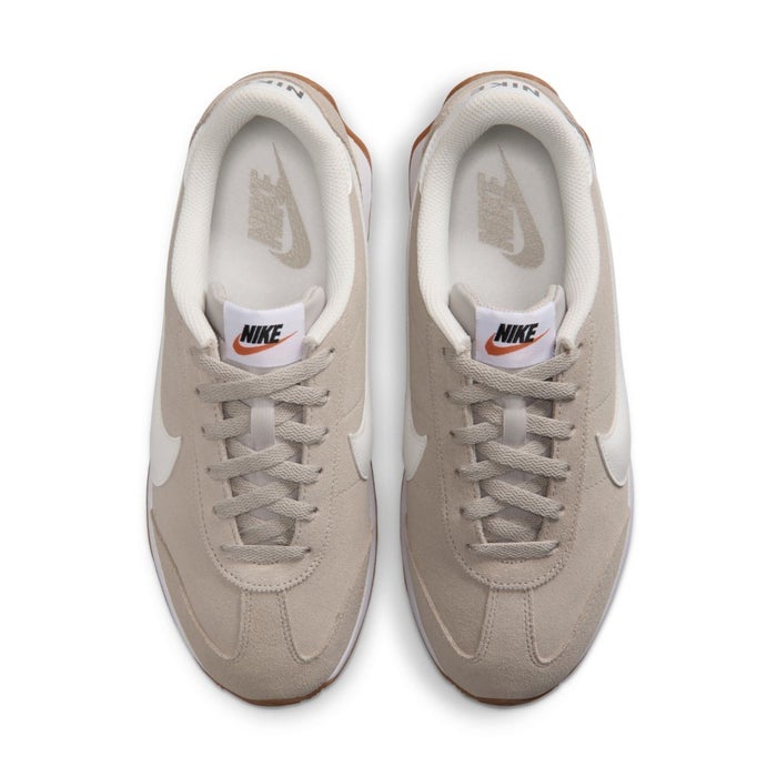 ナイキ パシフィック スエード レディース スニーカー 靴 NIKE PACIFIC SUEDE IQ6582-200 クリーム ローカット カジュアル レザー スエード ガムソール