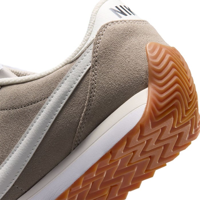 ナイキ パシフィック スエード レディース スニーカー 靴 NIKE PACIFIC SUEDE IQ6582-200 クリーム ローカット カジュアル レザー スエード ガムソール