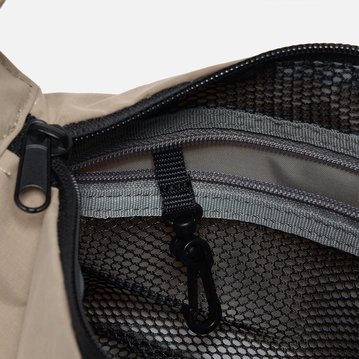 エーグル AIGLE ミニショルダーバッグ CITY 撥水 2WAYショルダーポーチ 2L リサイクルナイロン ショルダーバッグ 手持ち メンズ レディース ZNHBX51